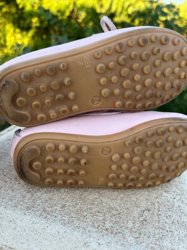 Mocasín piel rosa talla 24