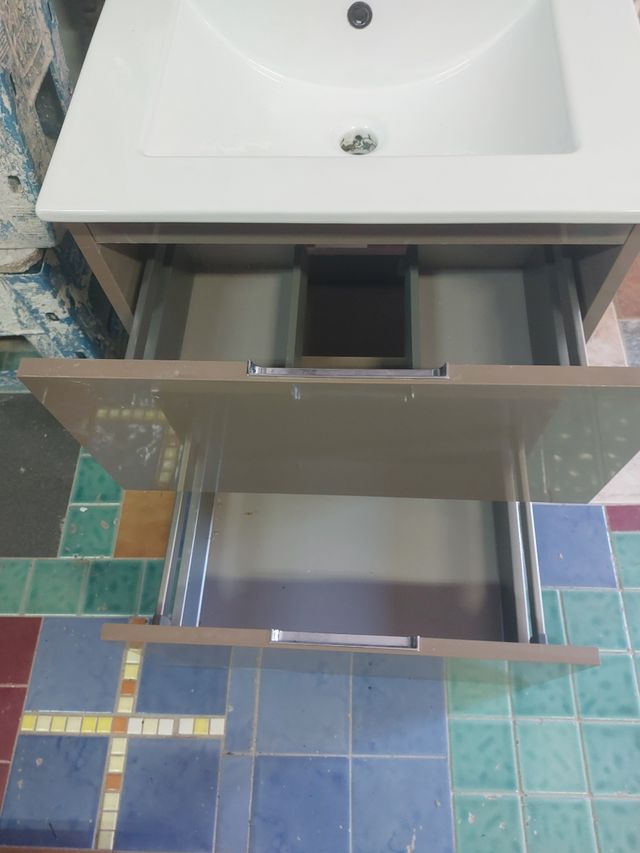 Mueble de baño y espejo de segunda mano por 40 EUR en Bilbao en WALLAPOP