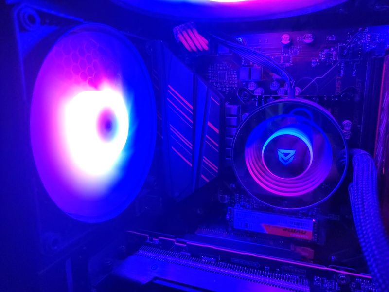 PC GAMING i5 9600KF 32GB DDR4 RADEON 6700XT 12GB afbeelding 2