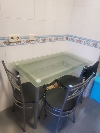 Mesa de cocina de segunda mano por 50 EUR en Ciempozuelos en WALLAPOP