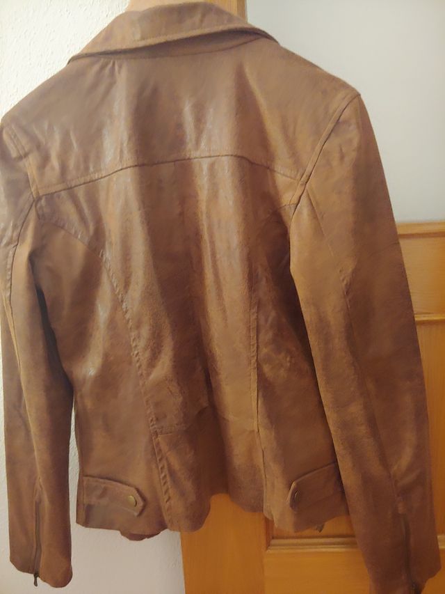 chaqueta tipo cuero/ piel