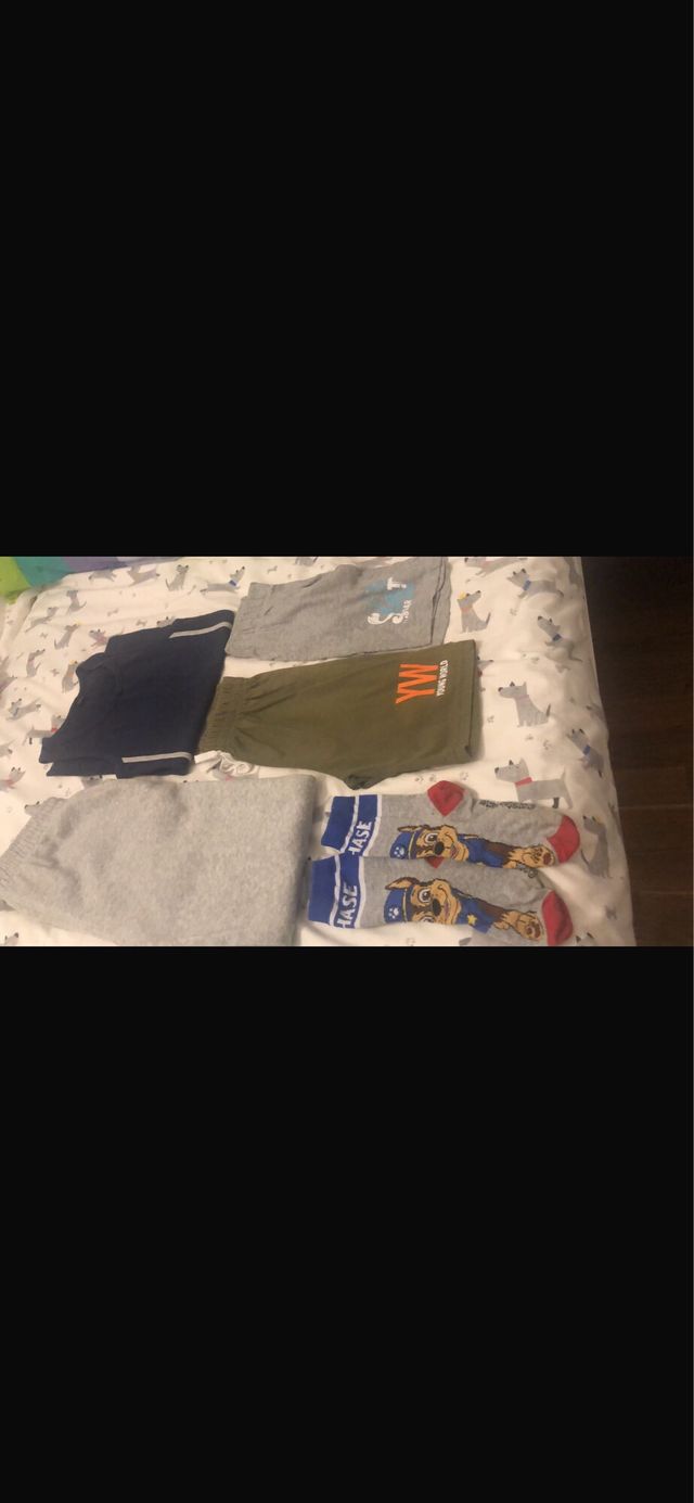 Lote de bermudas y camiseta verano 6-8 años
