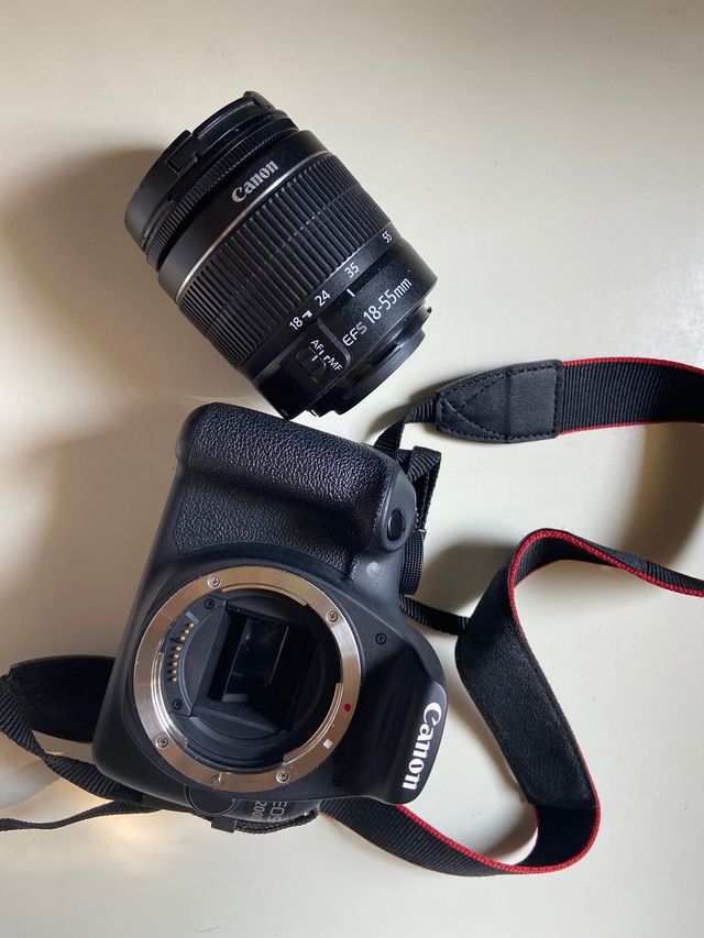 Cámara digital canon con funda 