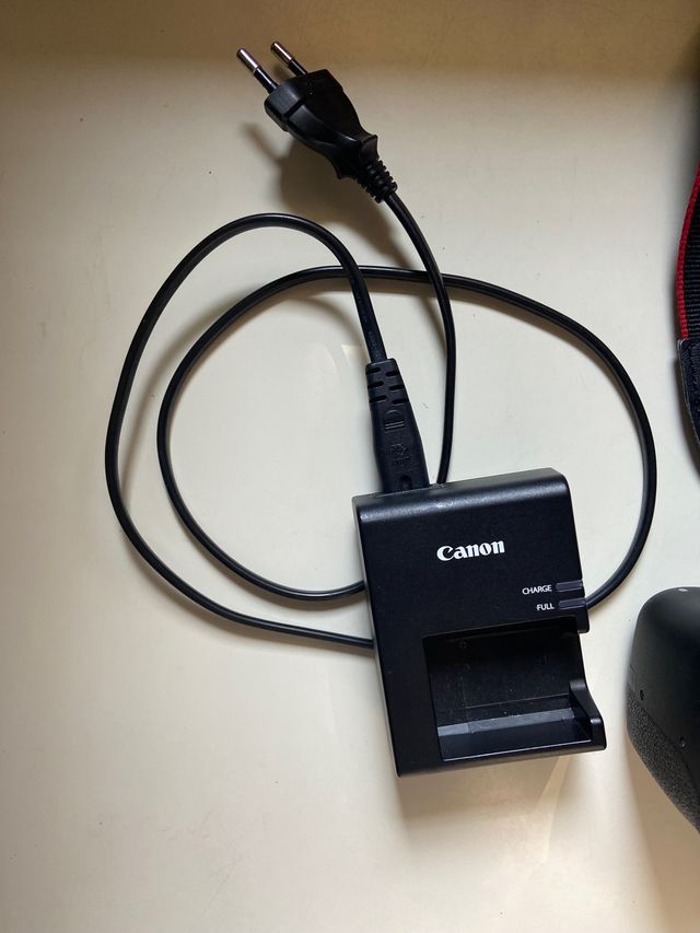 Cámara digital canon con funda 