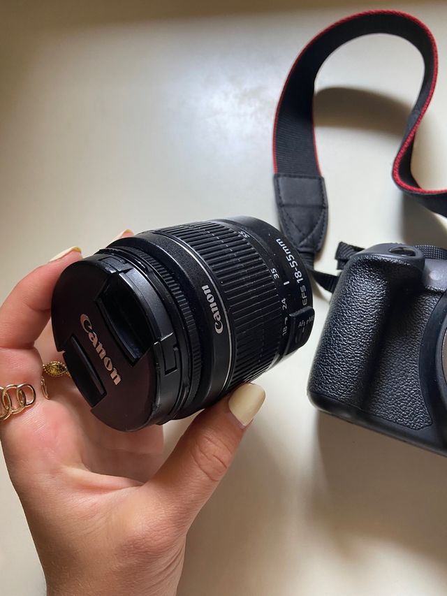Cámara digital canon con funda 