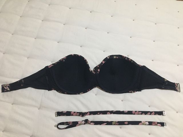 Bikini nuevo en tonos negro, rosa y verdes.