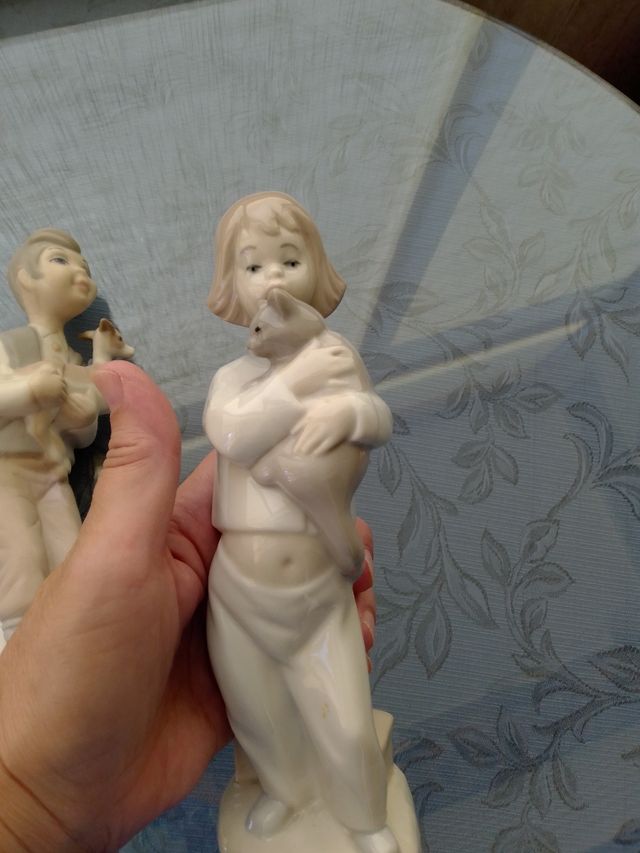 pareja de niños de porcelana