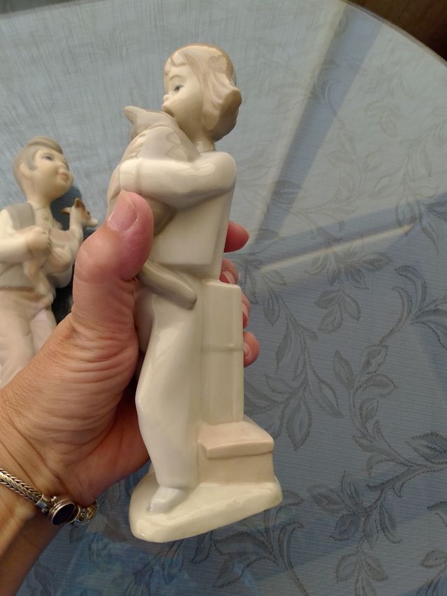 pareja de niños de porcelana