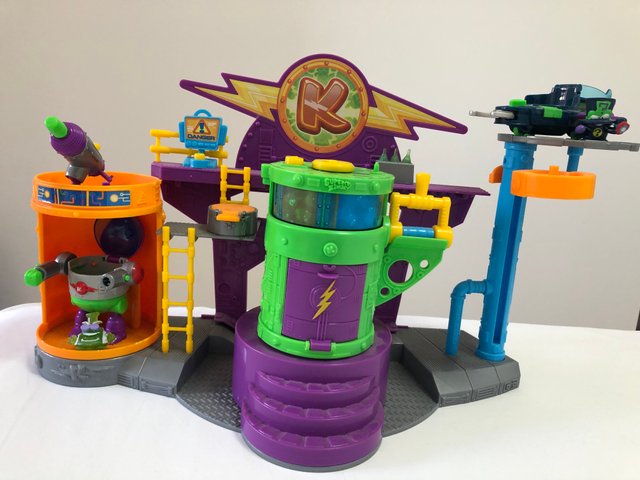 Superzings Kazoom Lab Battle second hand for 10 EUR in Málaga in WALLAPOP