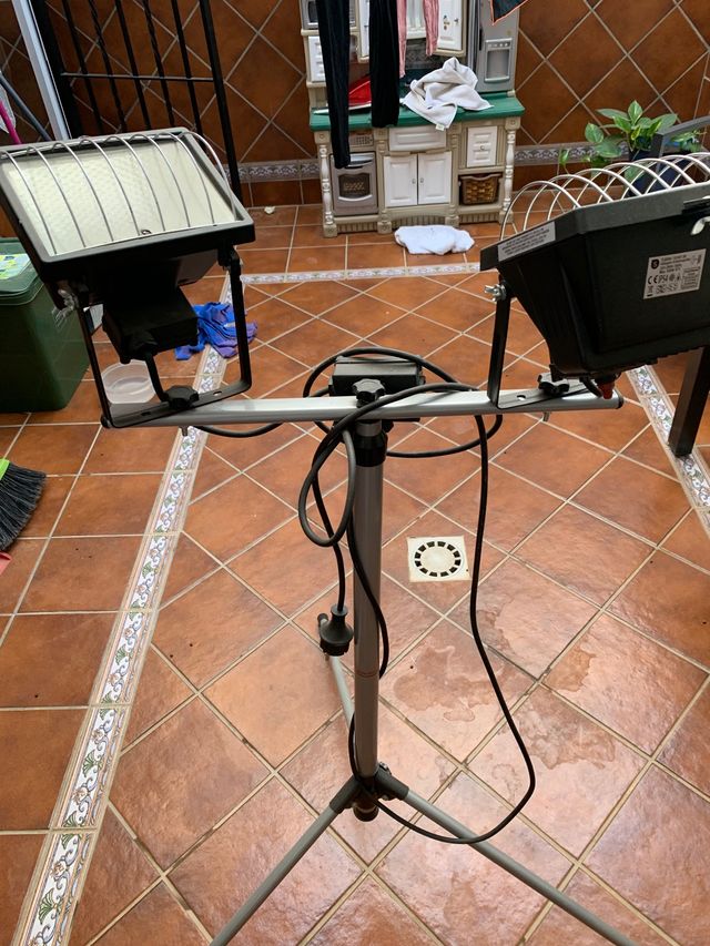 Dos focos con trípode