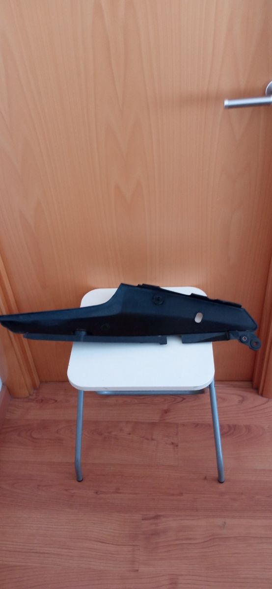 Tapa lateral derecha V-Strom 650