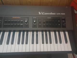 Sintetizador Roland VR-700 V-Combo