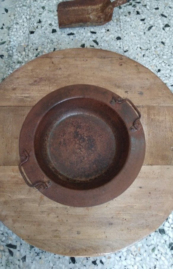 Brasero antiguo, cuenco latón