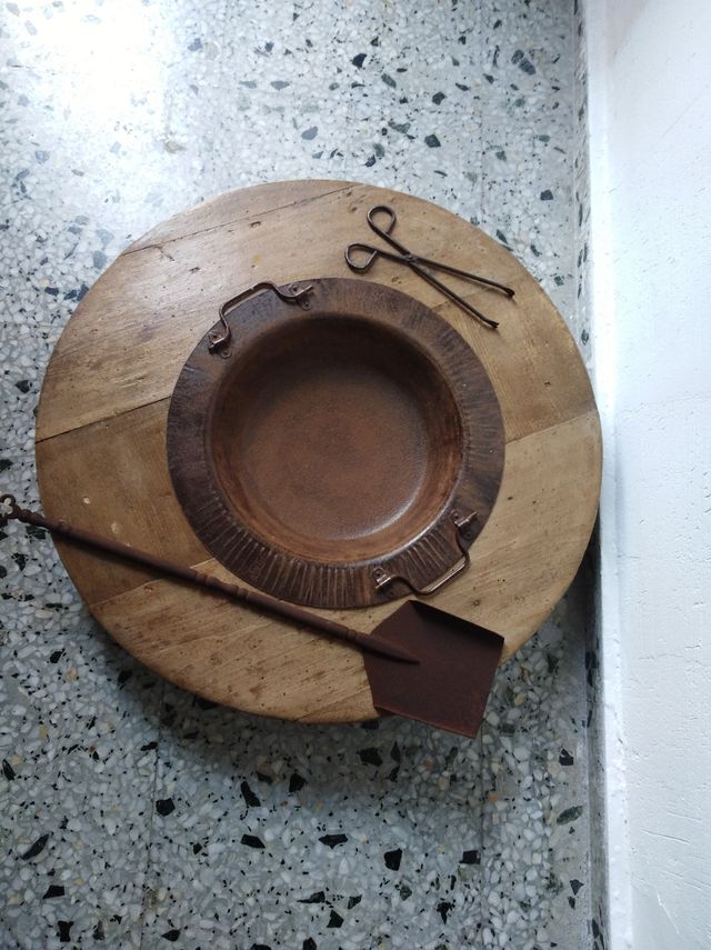 Brasero antiguo, cuenco latón