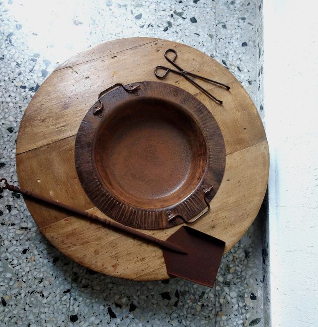 Brasero antiguo, cuenco latón