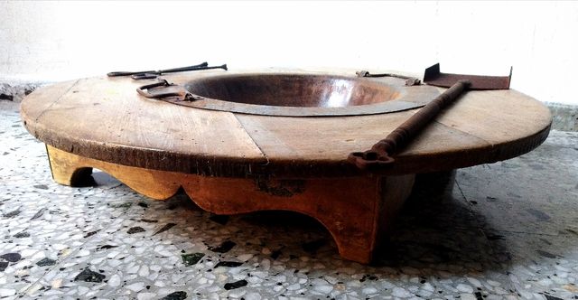 Brasero antiguo, cuenco latón