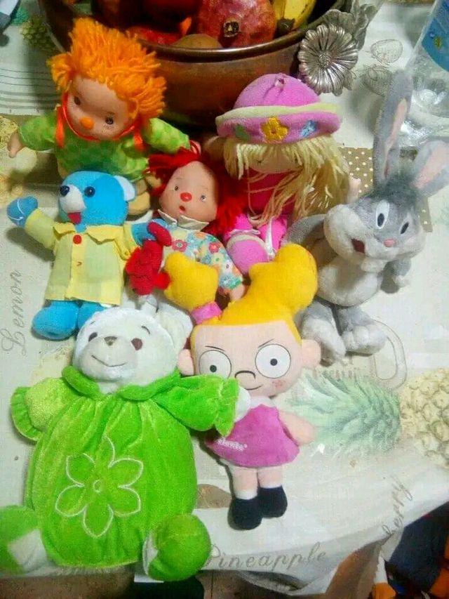 3 Lotes de juguetes, peluches etc