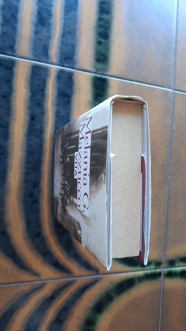 Melania Mazzucco, Vita