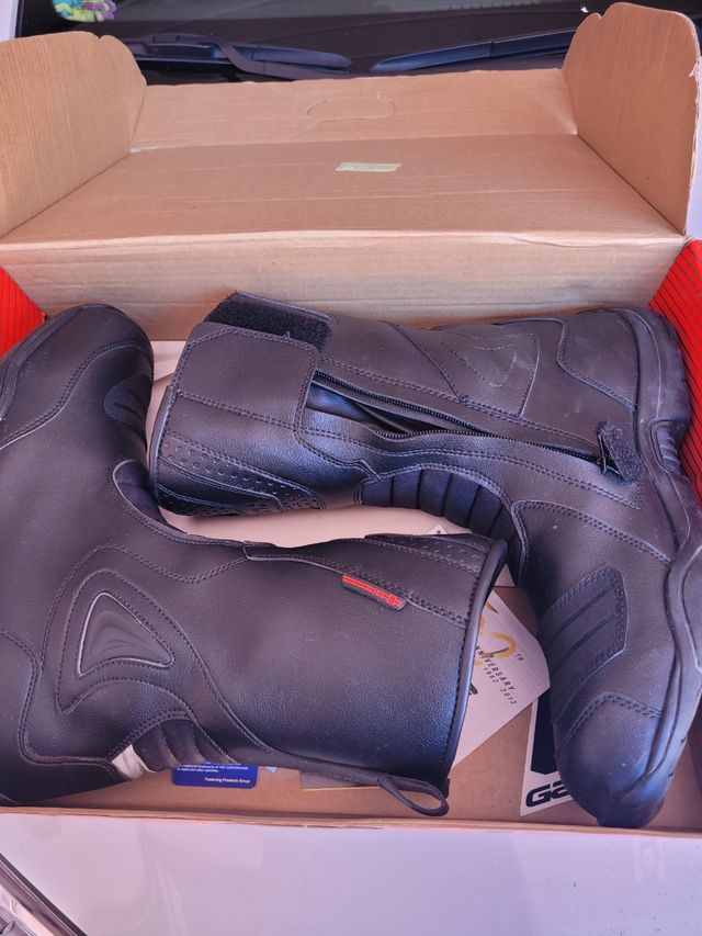 botas de moto hombre de piel.