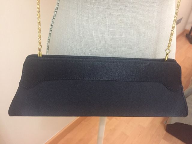 Bolso de boda negro raso con cadena dorada