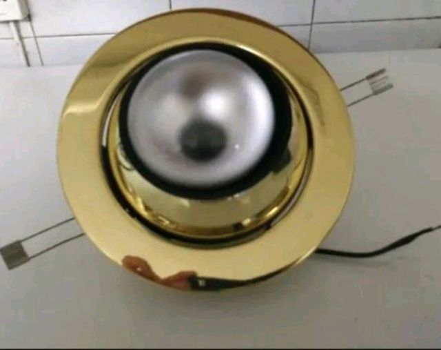 Nº 027.- Apliques para baño(2), casquillos(2) foco