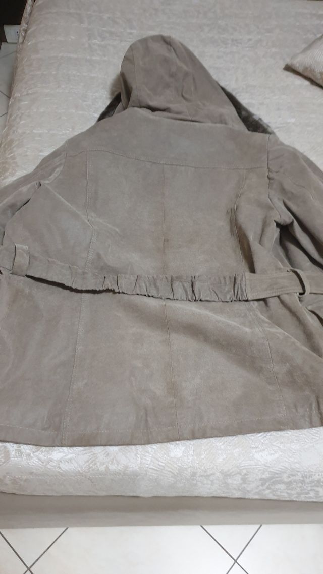 Giubbotto e stivali da donna, in vera pelle.