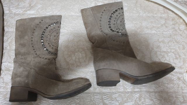 Giubbotto e stivali da donna, in vera pelle.