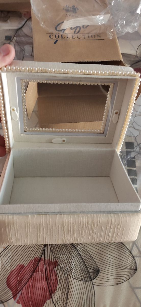 joyero de la colección AVON