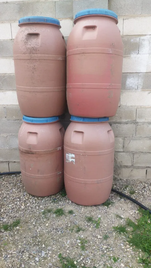 Bidones de plastico de 200 litros