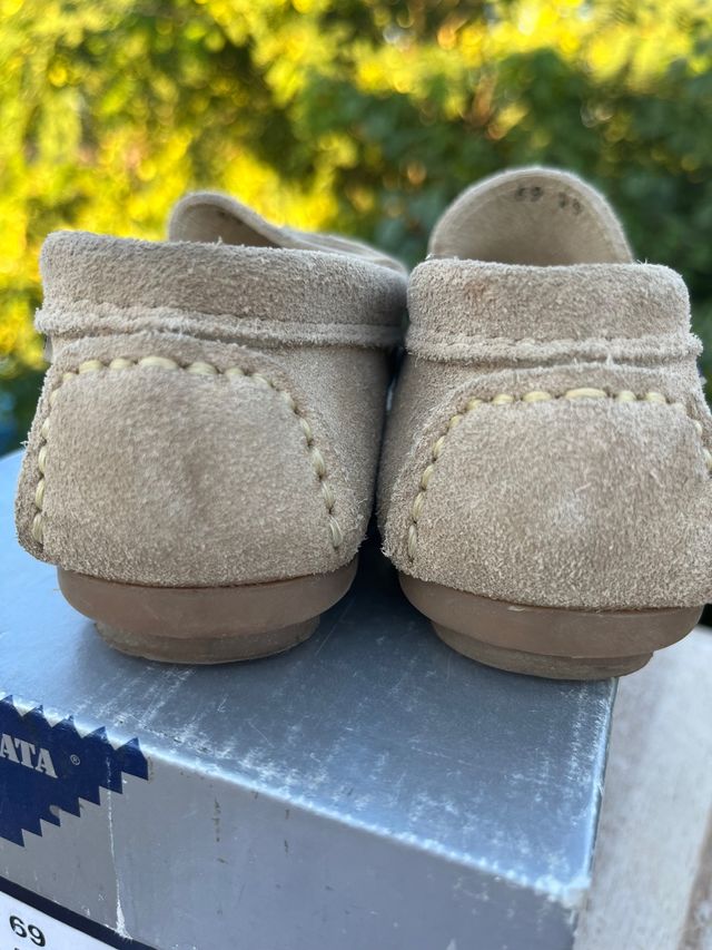 Mocasín de serraje color arena talla 29