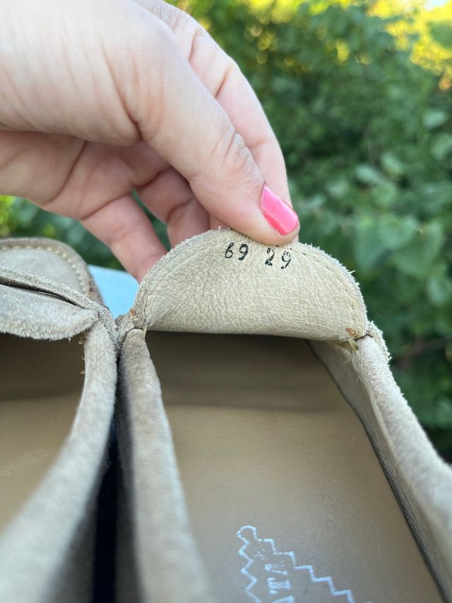 Mocasín de serraje color arena talla 29