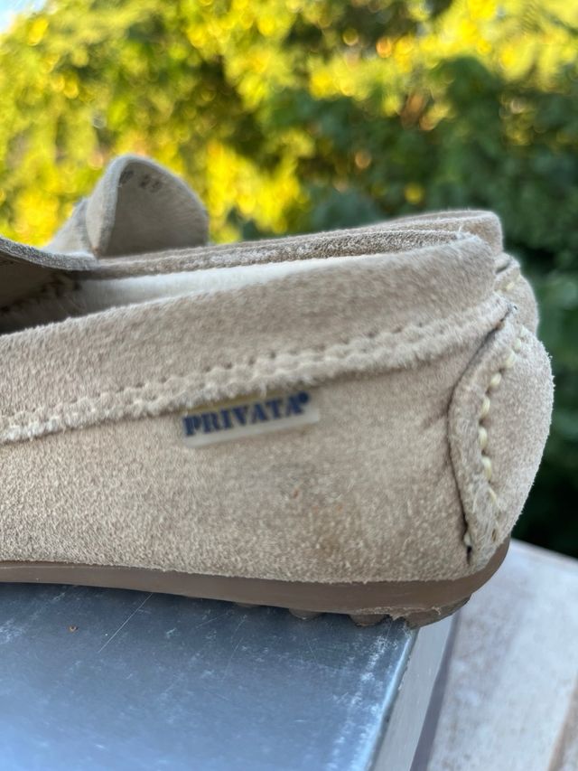 Mocasín de serraje color arena talla 29