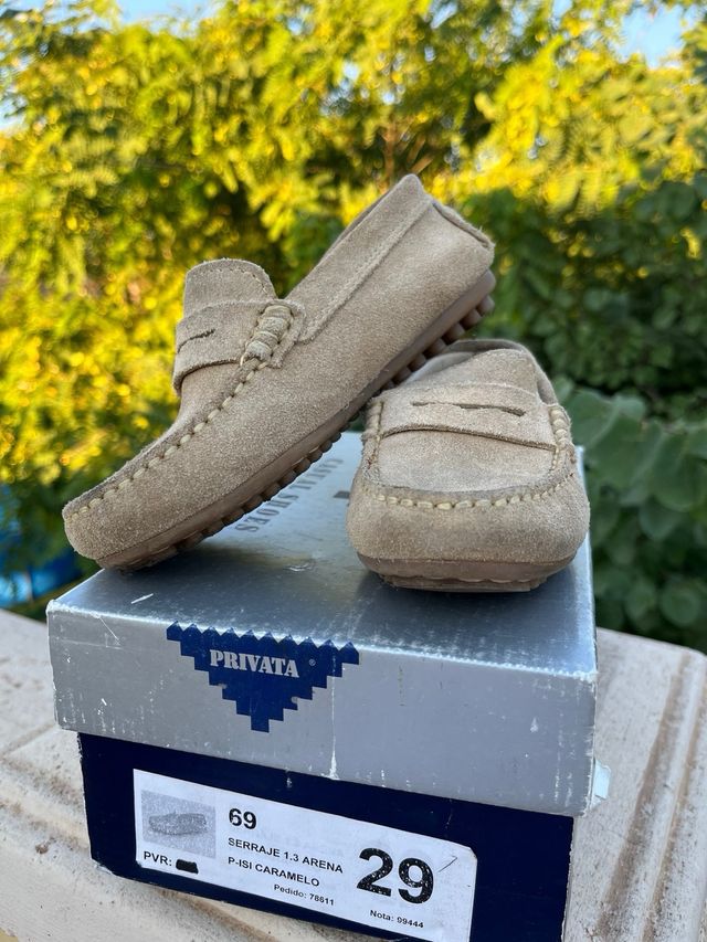 Mocasín de serraje color arena talla 29