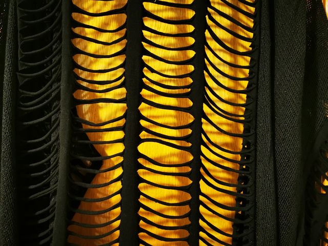 Poncho Holes Negro LoveRevolution Ibiza