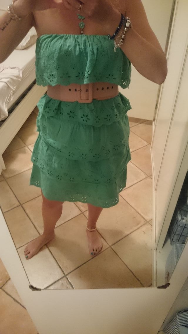 Vestito a fascia con balze