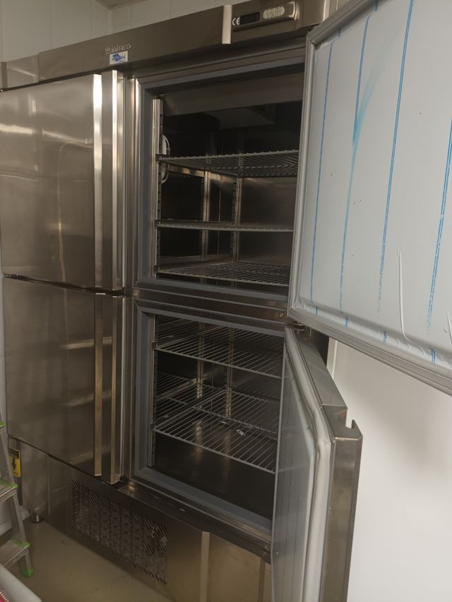 ARMARIO REFRIGERADO 4 PUERTAS MARCA INFRICO.