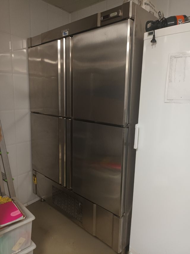 ARMARIO REFRIGERADO 4 PUERTAS MARCA INFRICO.