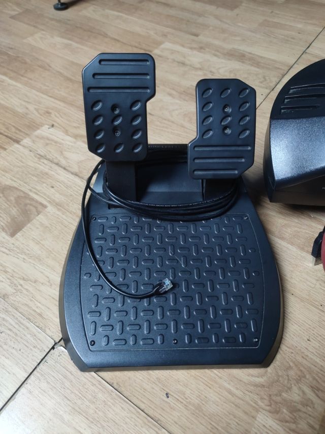 volante thrustmaster