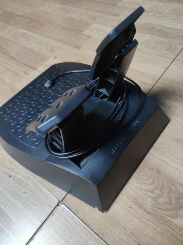 volante thrustmaster