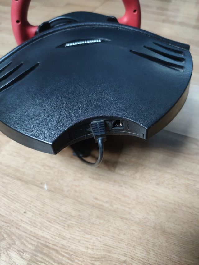 volante thrustmaster