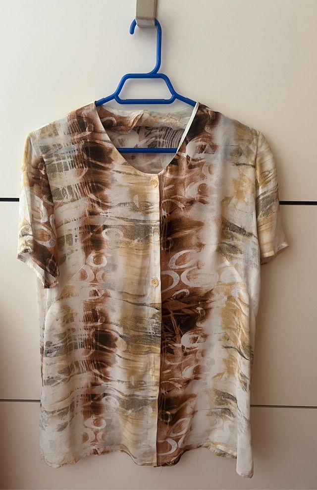 Blusa semitransparente