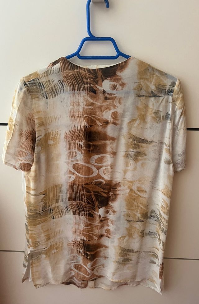 Blusa semitransparente