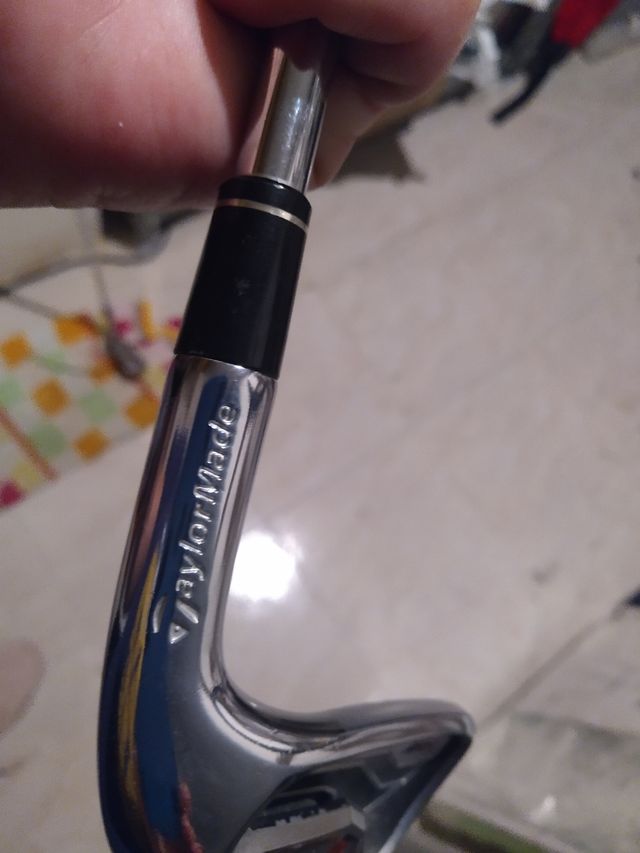SE VENDE HIERRO 8 TAYLOR MADE R11 CO NUEVO