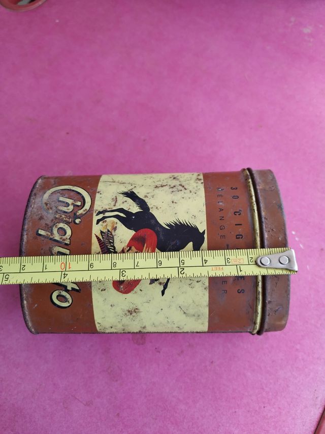 Caja metálica cigarros