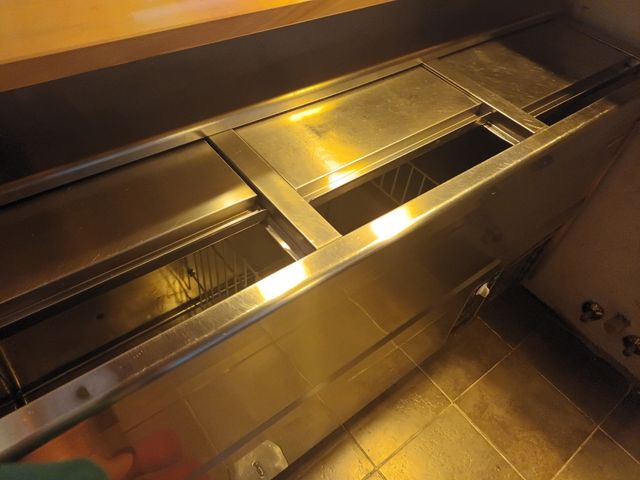 BOTELLERO DE ACERO 3 PUERTAS MARCA INFRICO