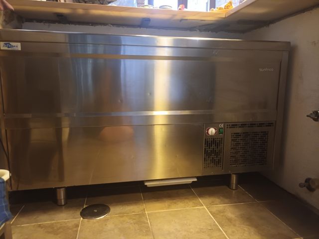 BOTELLERO DE ACERO 3 PUERTAS MARCA INFRICO