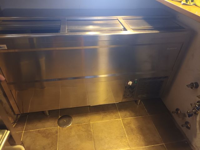 BOTELLERO DE ACERO 3 PUERTAS MARCA INFRICO