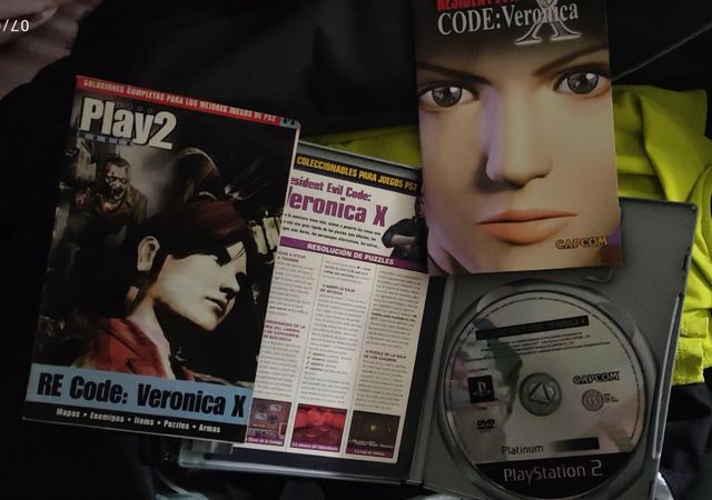 Resident Evil Code Veronica con guías PS2