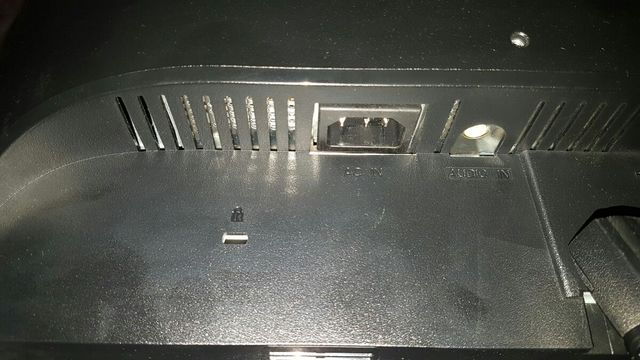 Ordenador torre y monitor