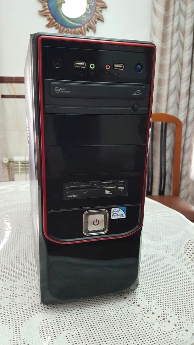 Ordenador torre y monitor